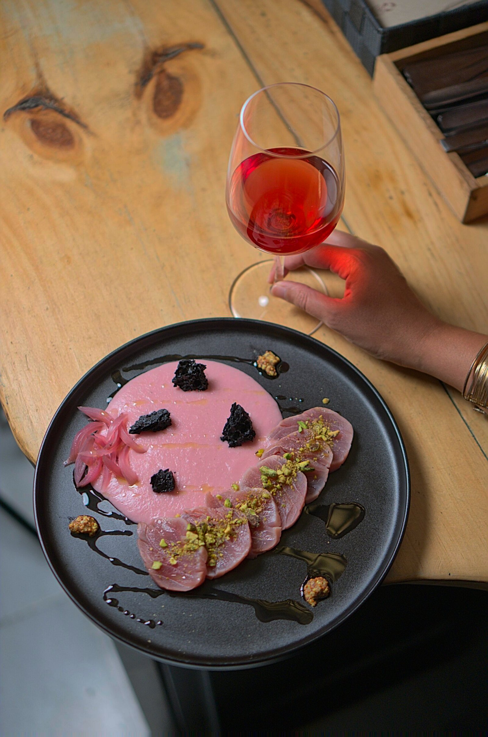 Tataki de atun en en restaurante de Barcelona